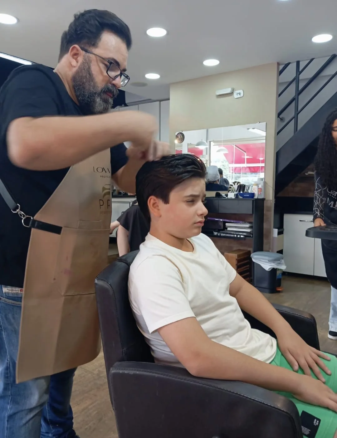 Atendimento de cabelo no Ateliê Villa São Francisco